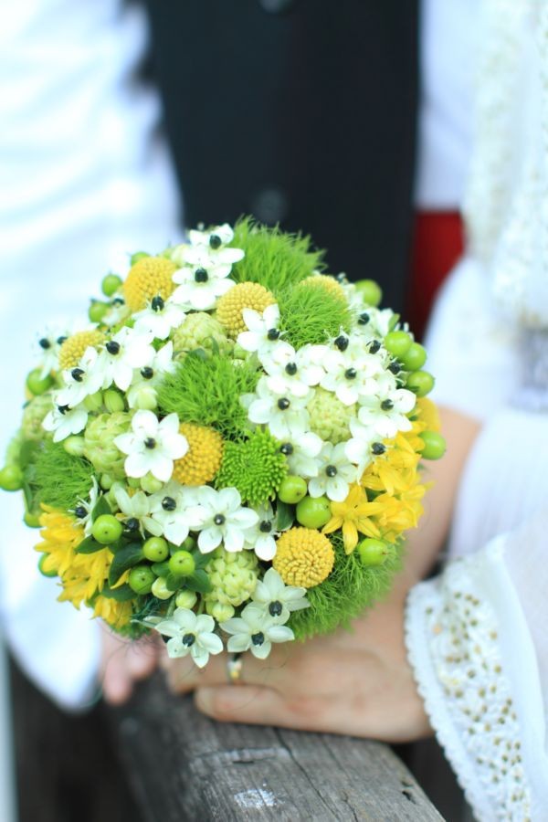 Buchet Otg Craspedia Hypericum Santini Garoafa Verde Si Sisal